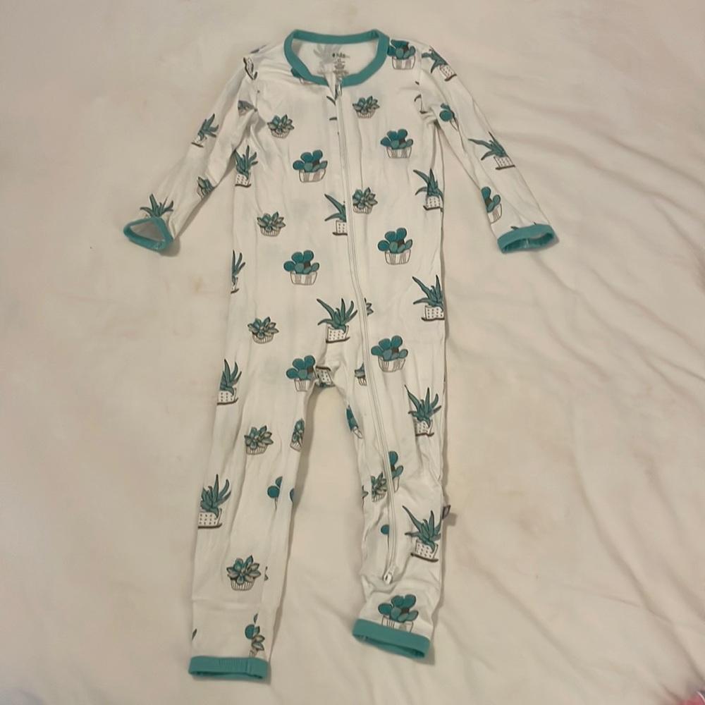 Kyte BABY 2T long sleeve romper